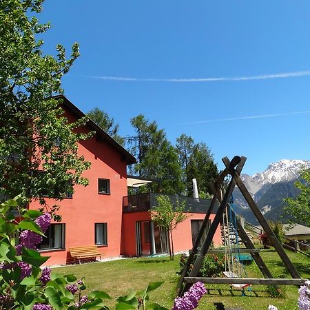 Chasa Felix Scuol Apartman Szoba fotó