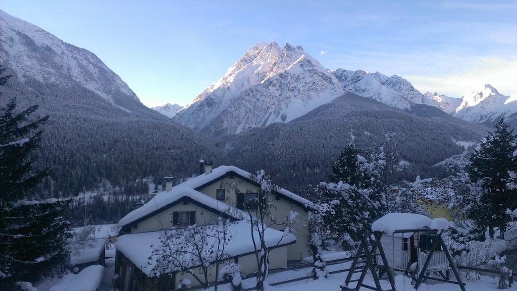 Chasa Felix Scuol Apartman Szoba fotó